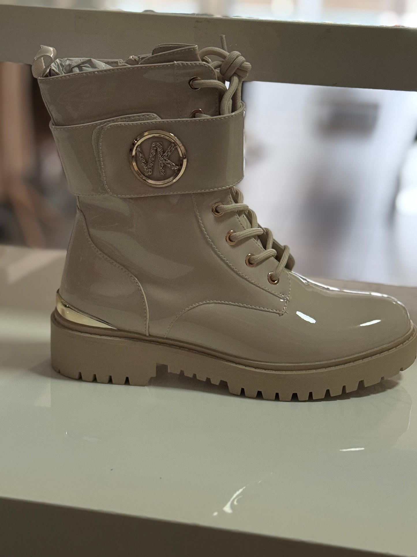 Der Boot, der jedes Outfit veredelt đ