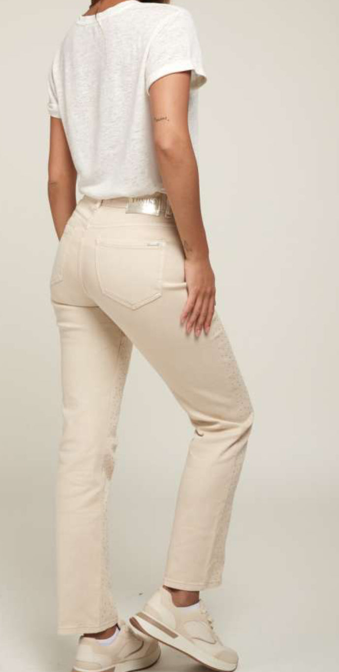 Strahle pure Eleganz mit unserer beigen Straight-Fit Jeans