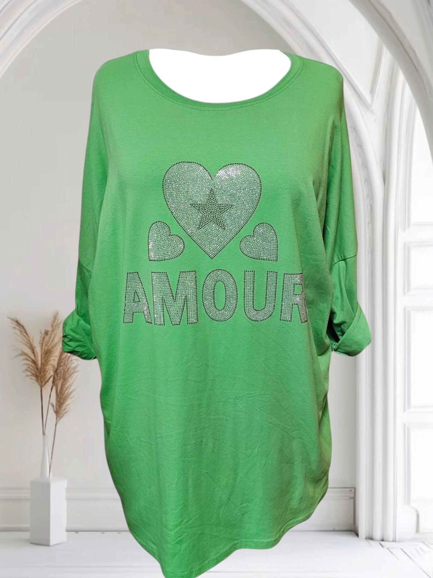 Oversize-Shirt “AMOUR” mit Strass-Details – Stilvoll & Bequem