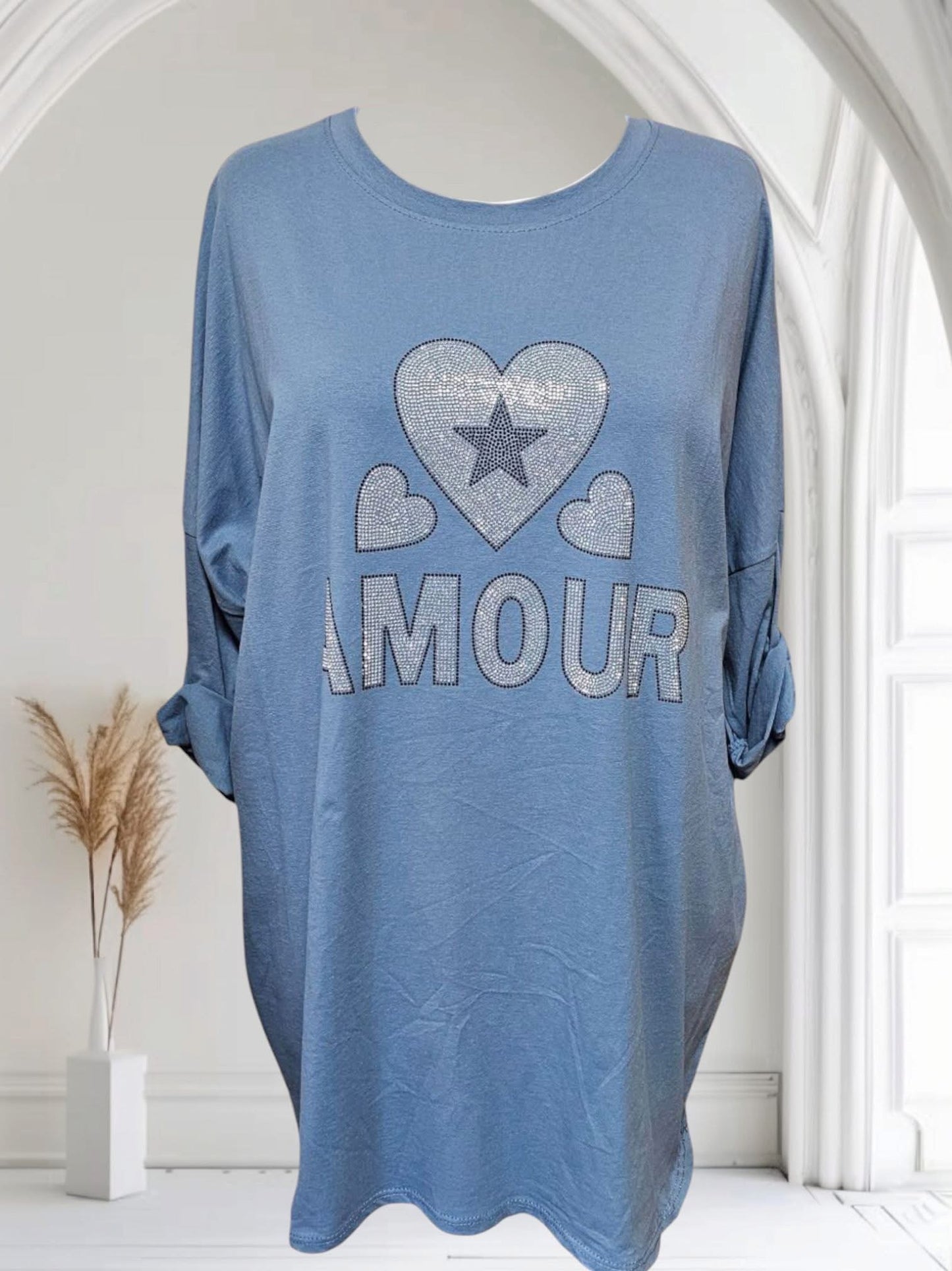 Oversize-Shirt “AMOUR” mit Strass-Details – Stilvoll & Bequem