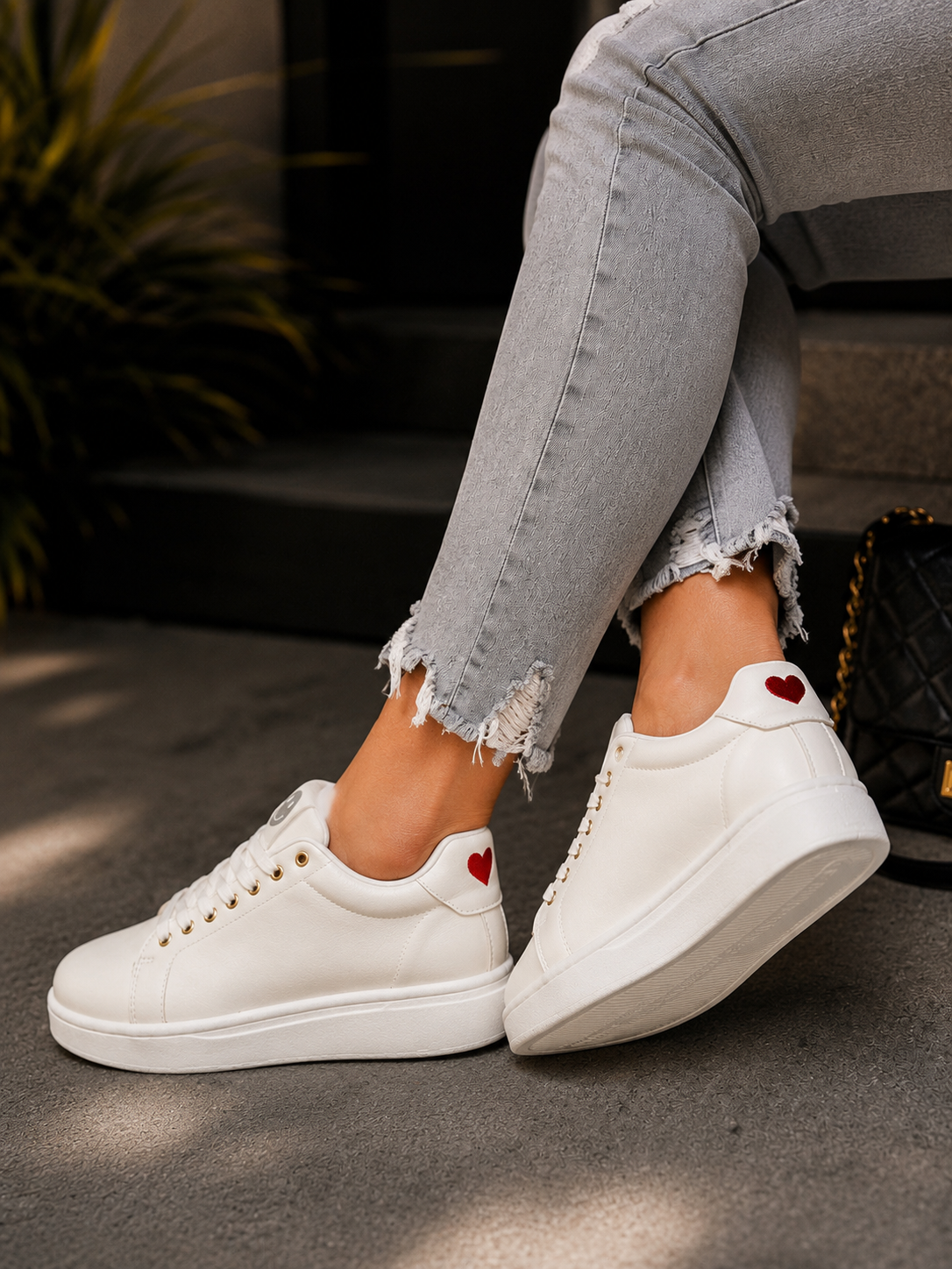 Trend Sneaker mit Smiley & Herz – der perfekte Alltagsbegleiter 🤍❤️