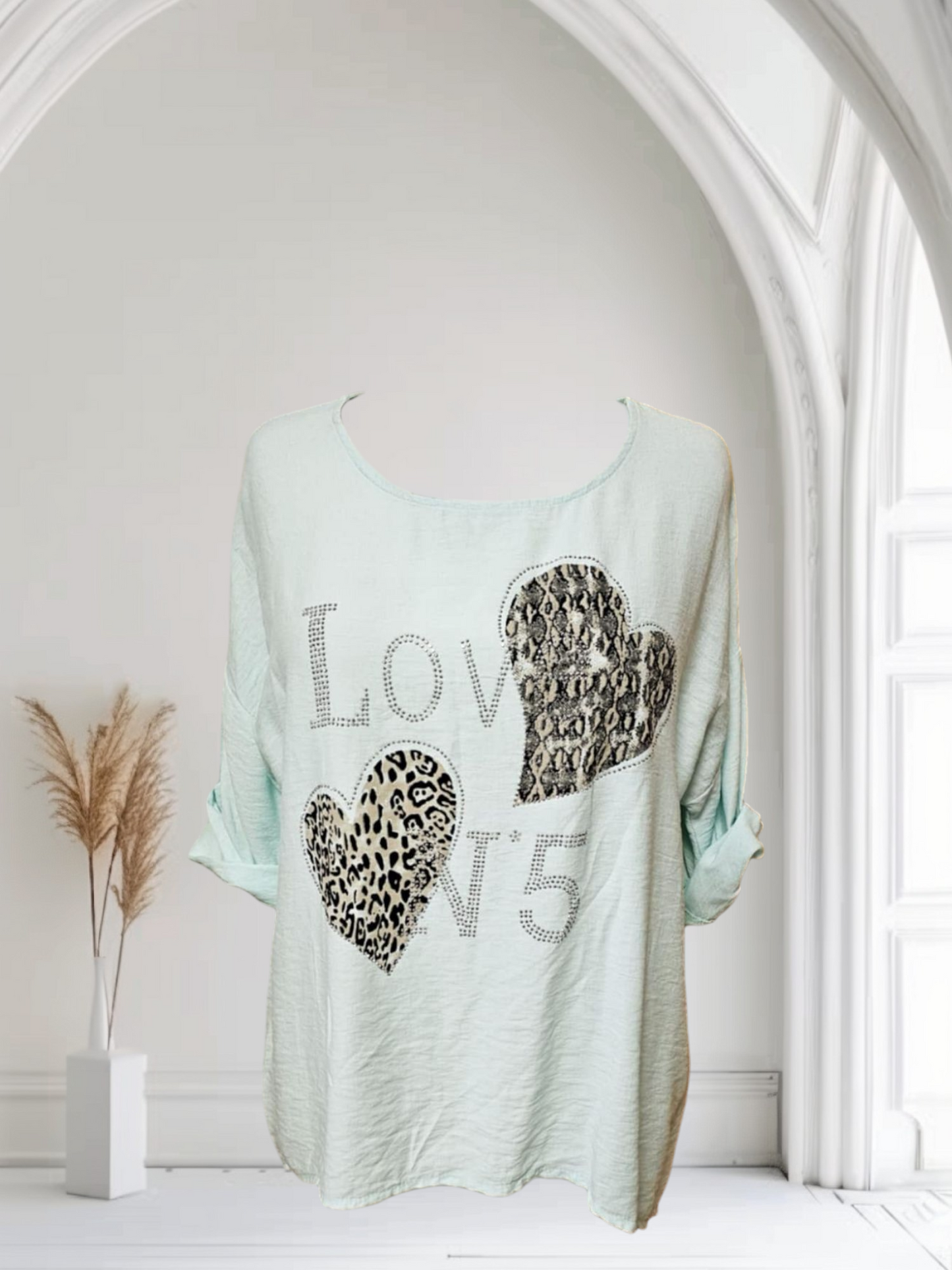 Damen Oversize Bluse "Love N°5" – Pink mit Animal-Print Herzen