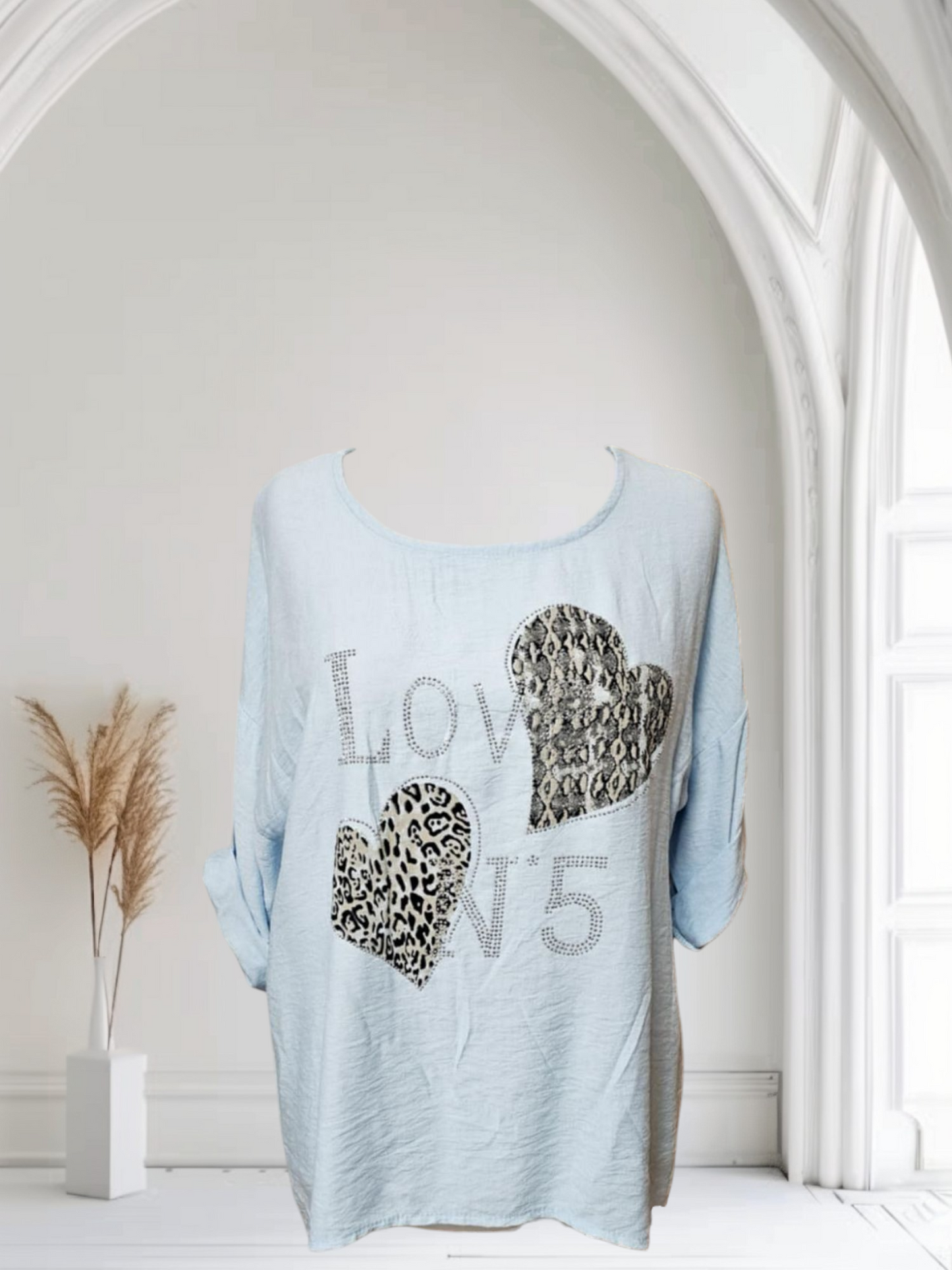 Damen Oversize Bluse "Love N°5" – Pink mit Animal-Print Herzen