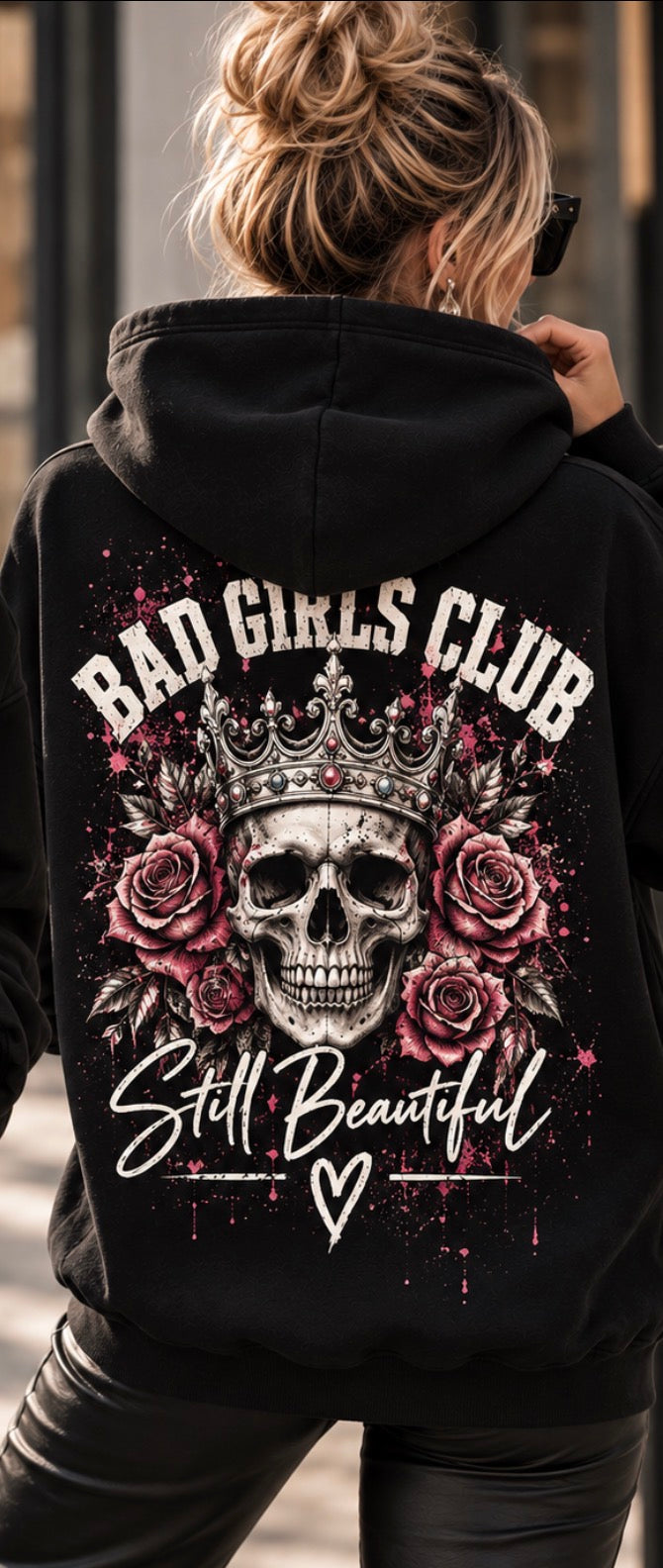 BAD GIRLS CLUB – Still Beautiful | Statement-Hoodie mit Skull & Rosen