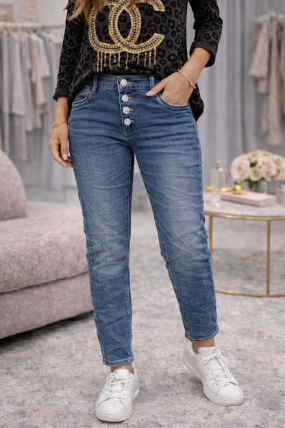 Karostar Jeans mit Schmuckknopfleiste