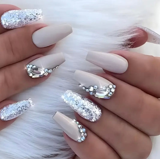 Press on Nails Modell Shine
