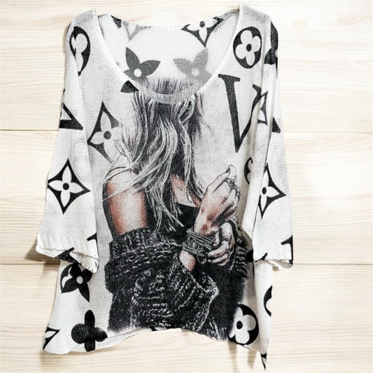 Oversize-Pullover mit stilvollem Schwarz-Weiß-Print
