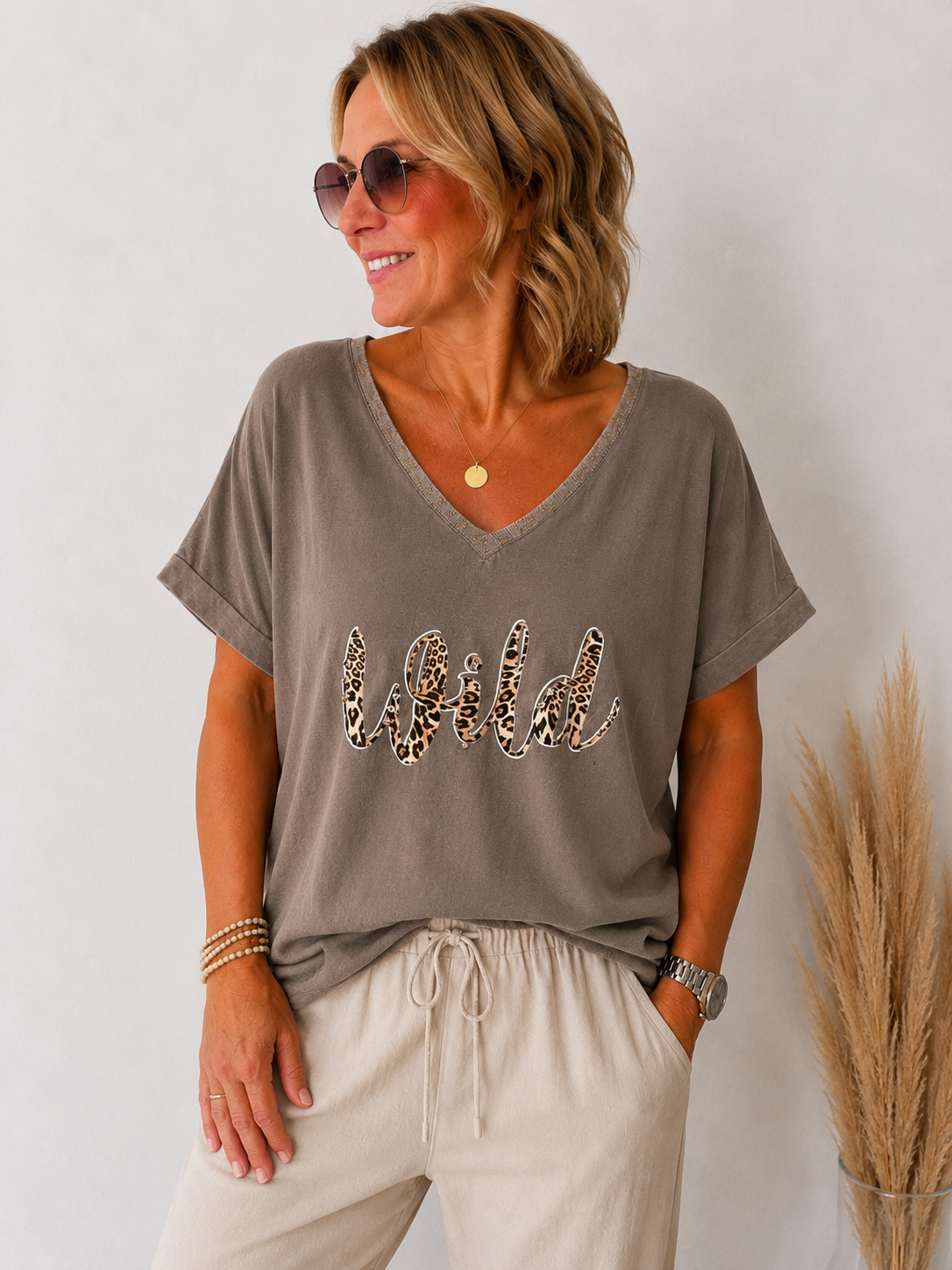 Wild V-Neck Shirt - lässiger Leo - Look