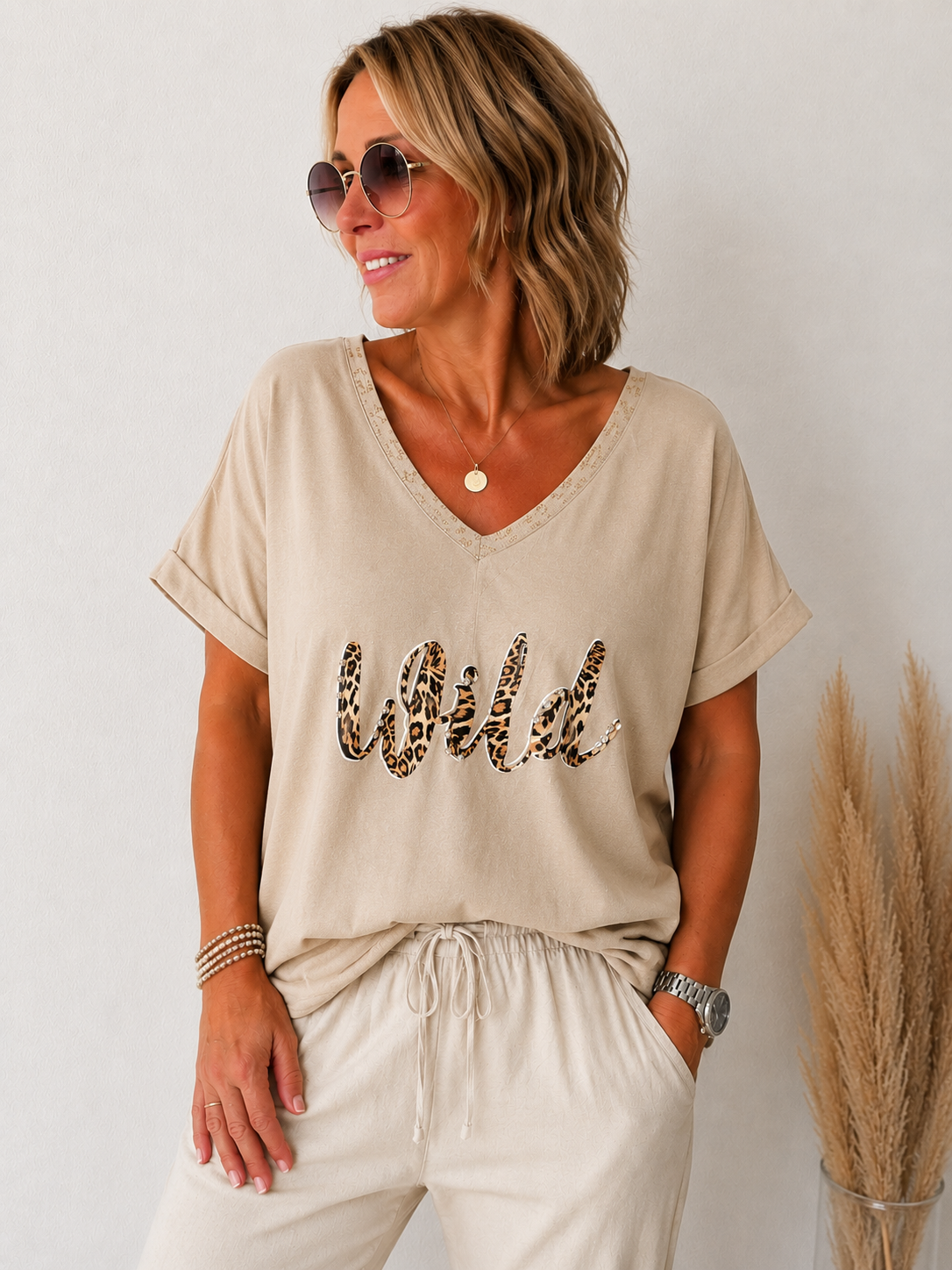 Wild V-Neck Shirt - lässiger Leo - Look