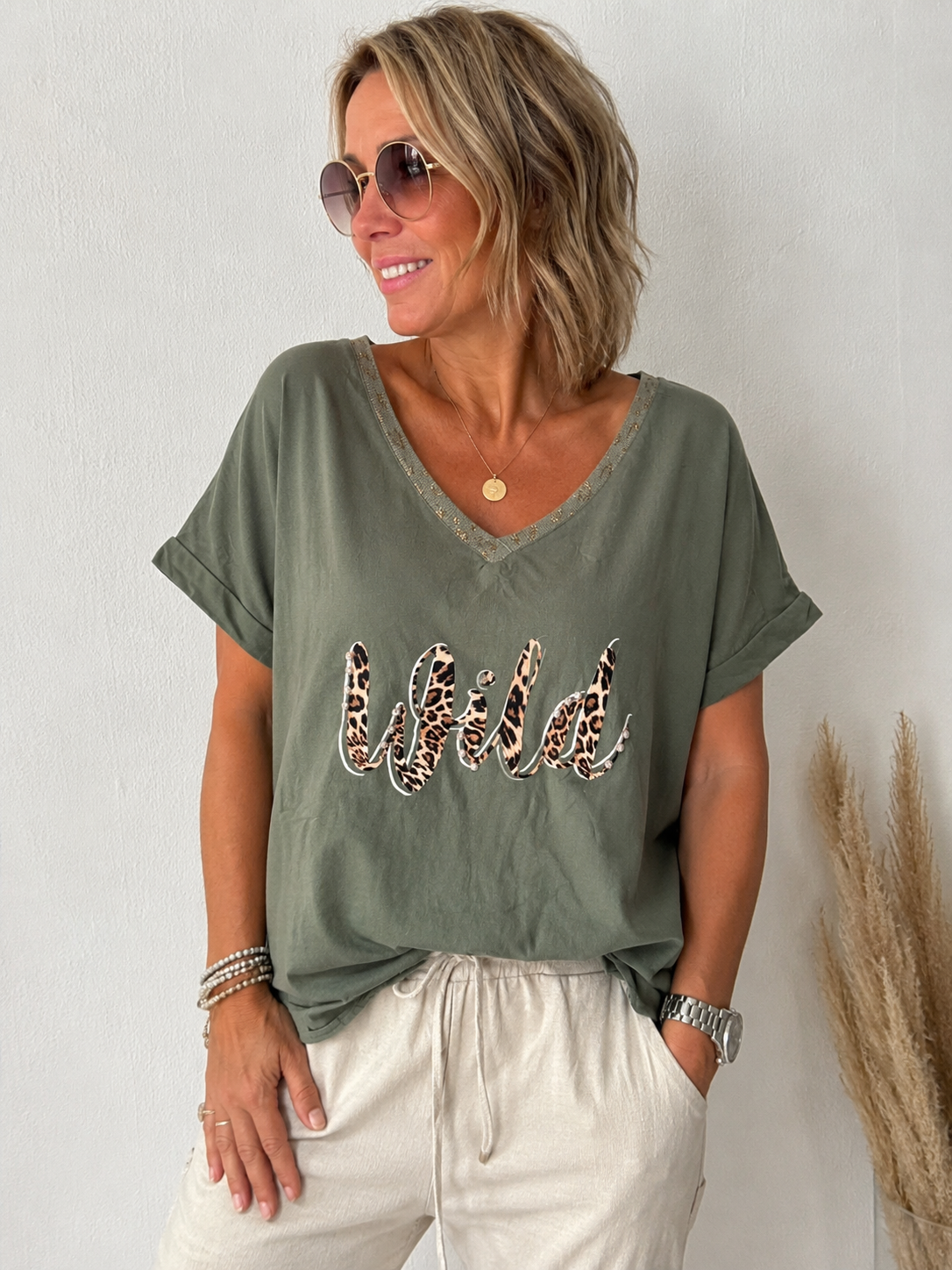 Wild V-Neck Shirt - lässiger Leo - Look