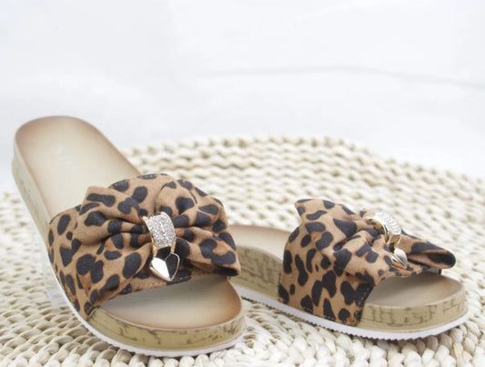 Leopard Dream Sandalen – Für deinen wilden Sommer-Look!
Jetzt entdecken und verlieben – erhältlich in Gr. 36–41!