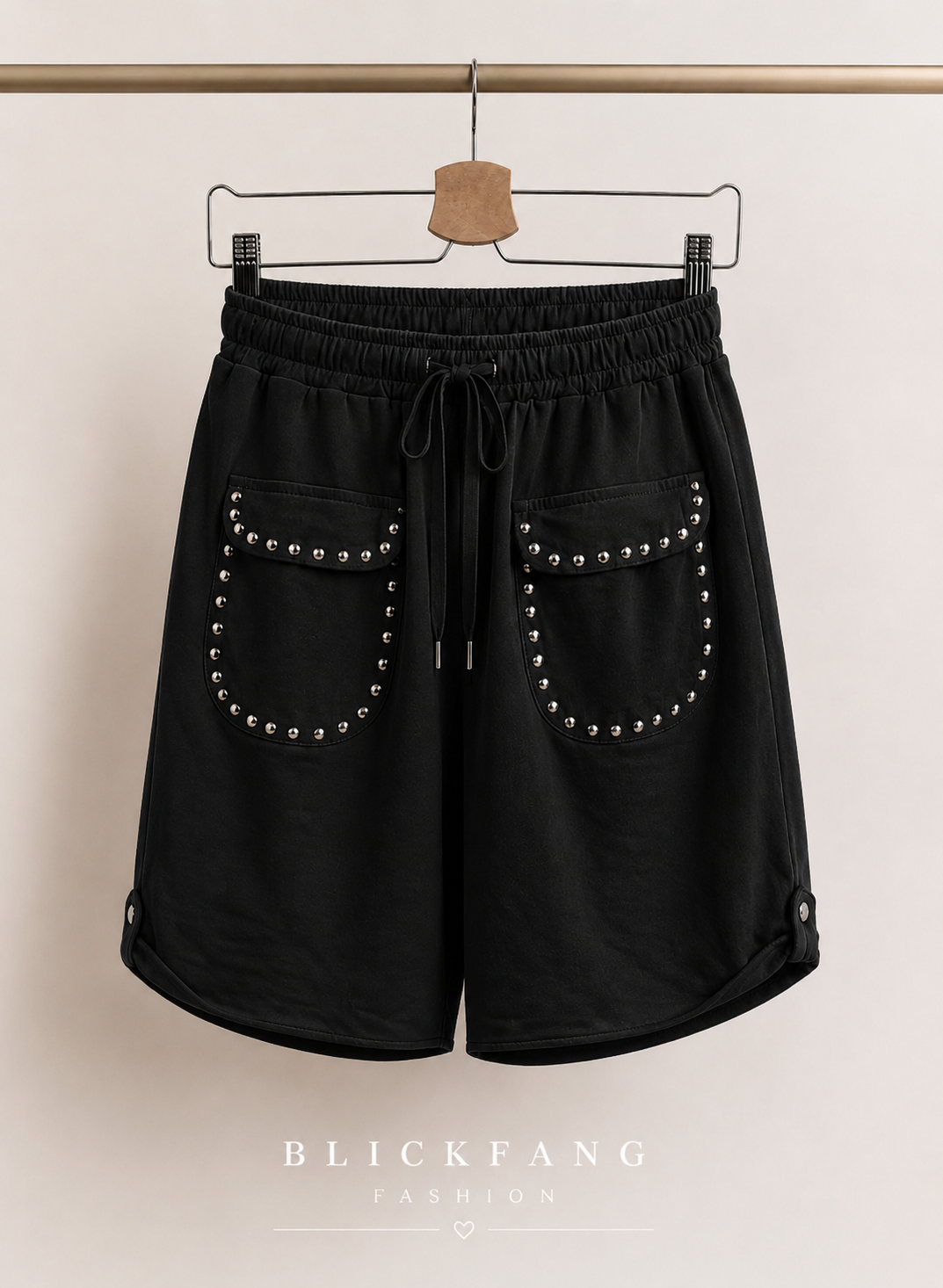 Sweat Short mit Nieten