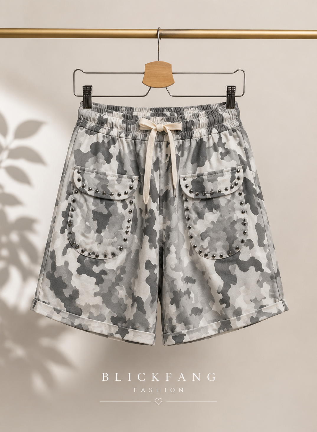Sweat Short mit Nieten