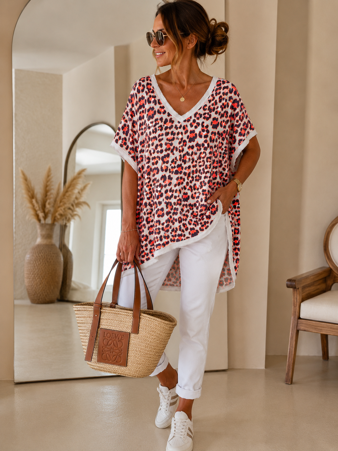 Leo-Shirt mit V-Ausschnitt – ein trendiger Hingucker! 🐆✨