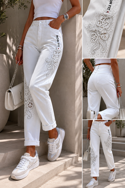 Mom Fit Jeans mit Strass & Stickerei