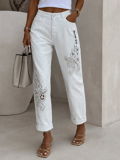 Mom Fit Jeans mit Strass & Stickerei