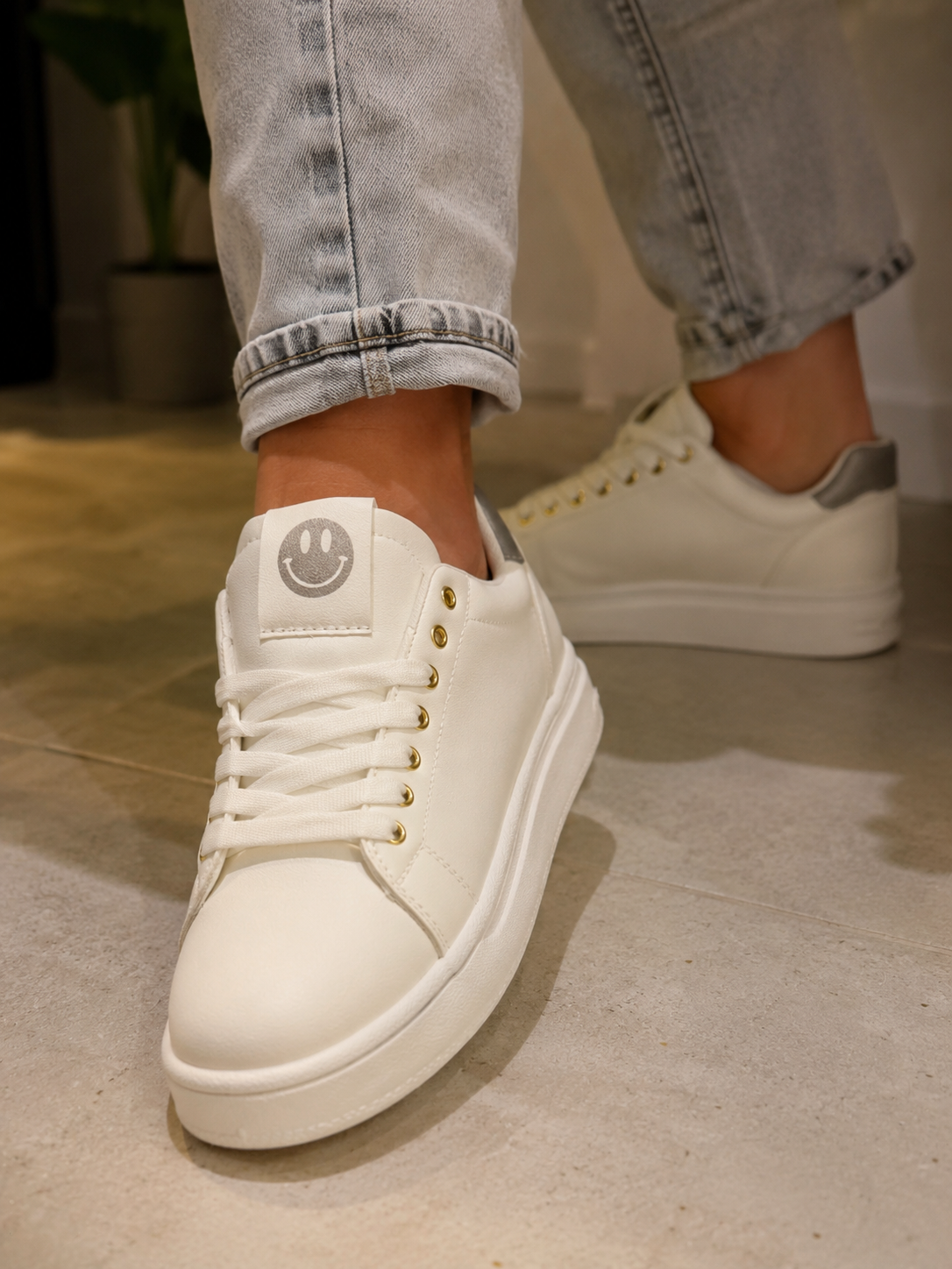 Trend Sneaker mit Smiley & Herz – der perfekte Alltagsbegleiter 🤍❤️