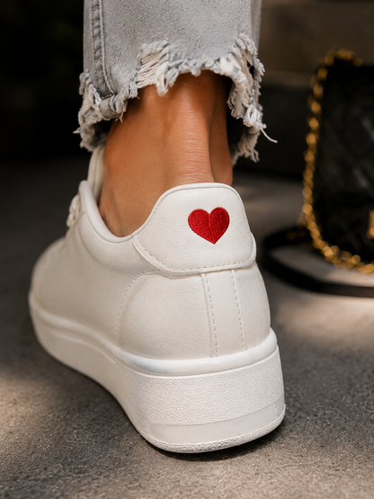 Trend Sneaker mit Smiley & Herz – der perfekte Alltagsbegleiter 🤍❤️