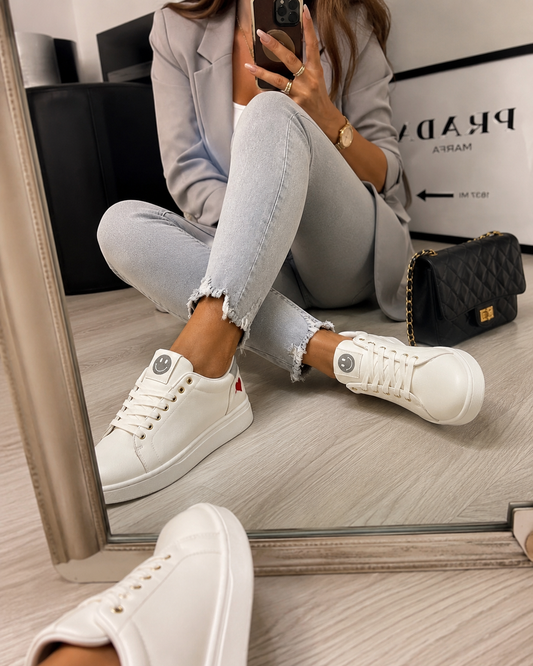 Trend Sneaker mit Smiley & Herz – der perfekte Alltagsbegleiter 🤍❤️