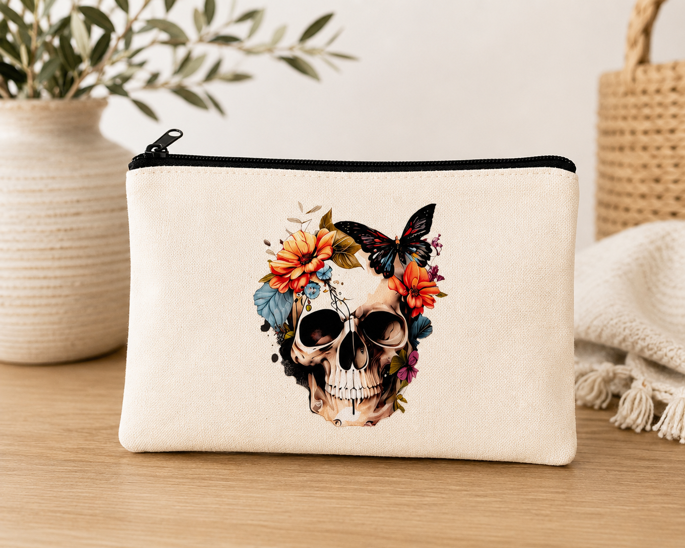 Handmade Canvas-Tasche Totenkopf mit Blumen – Stylische Kosmetiktasche | 21,5 × 13,5 cm