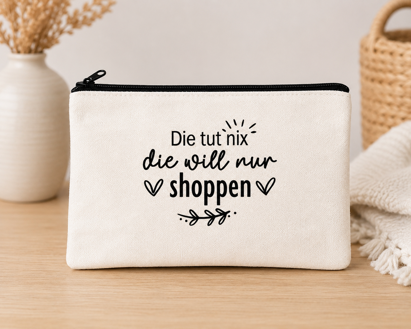 Handmade Canvas-Tasche „Die tut nix – die will nur shoppen“ – Lustige Kosmetiktasche | 21,5 × 13,5 cm