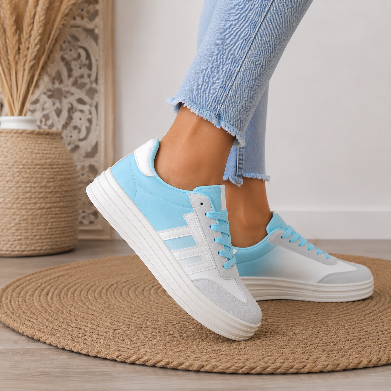 https://www.blickfang-italyfashion.de/products/silberne-plateau-sneaker-der-trend-fur-jeden-look-36-41