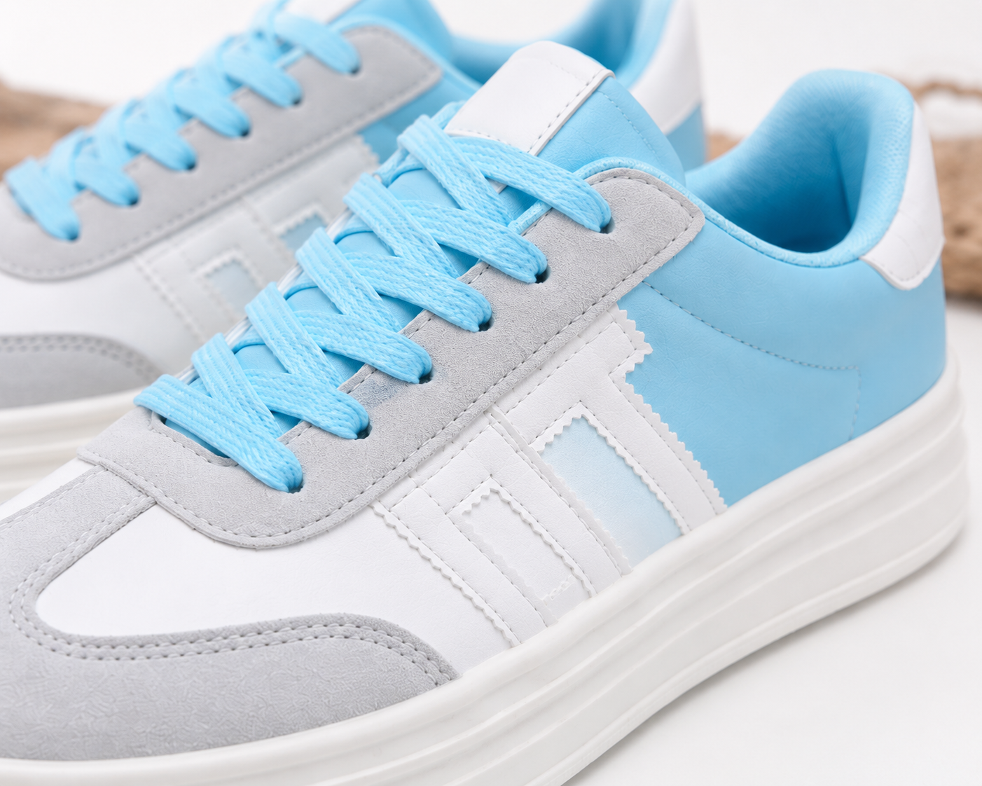 https://www.blickfang-italyfashion.de/products/silberne-plateau-sneaker-der-trend-fur-jeden-look-36-41