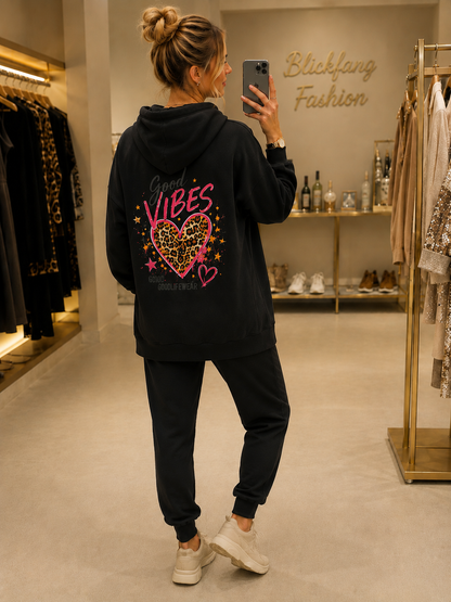 🖤 GOOD VIBES – Statement Hoodie mit Leo-Love 🐆💗