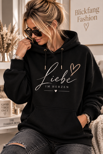 Liebe im Herzen – Premium Hoodie 🤍