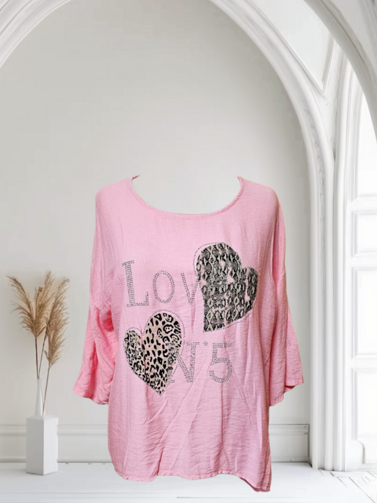 Damen Oversize Bluse "Love N°5" – Pink mit Animal-Print Herzen